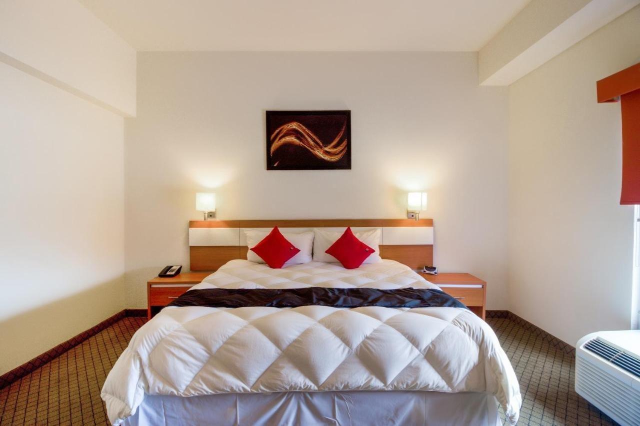 Capital O Hotel Herederos, Piedras Negras Buitenkant foto
