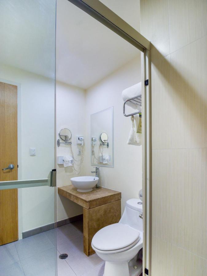 Capital O Hotel Herederos, Piedras Negras Buitenkant foto
