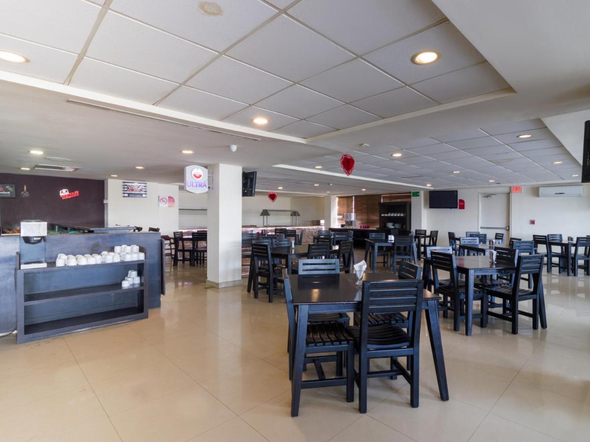 Capital O Hotel Herederos, Piedras Negras Buitenkant foto